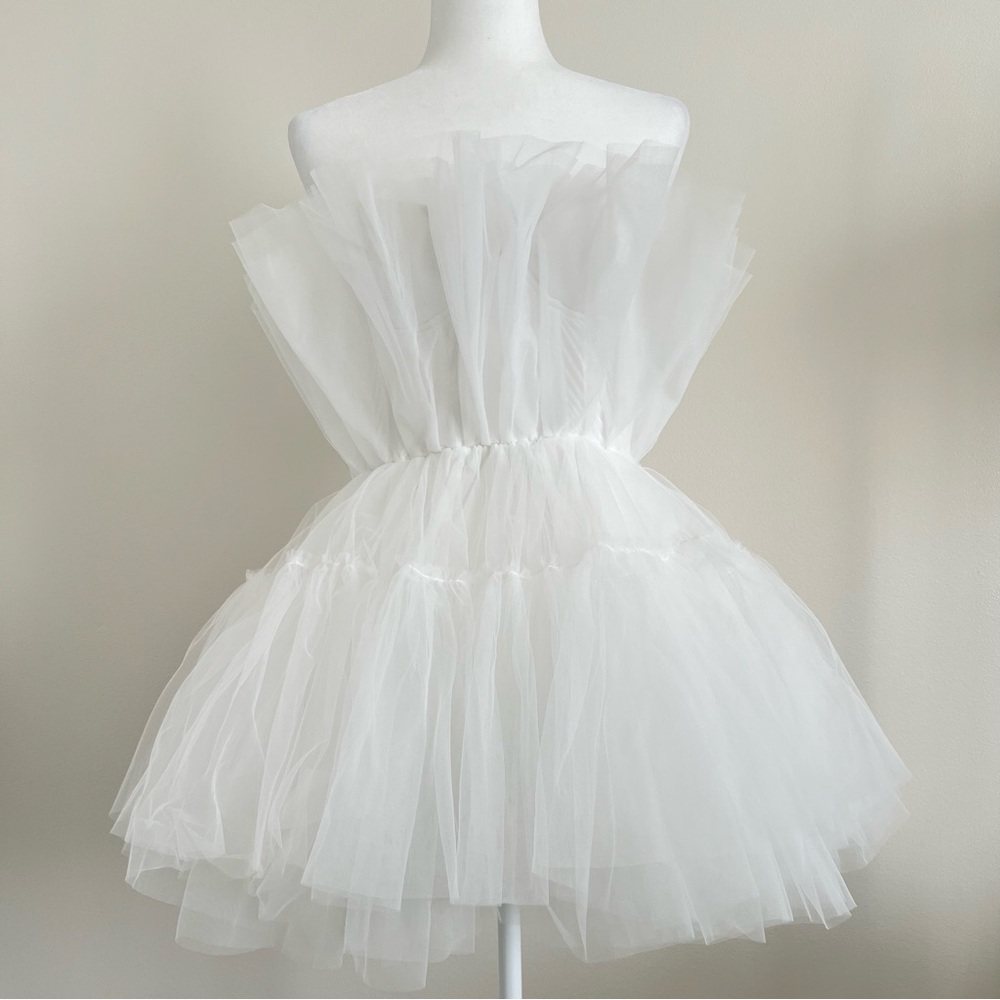 Like new kikiriki white cupcake dress size medium!
